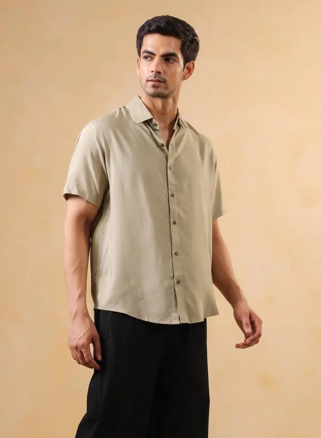 ترولوم قميص رايون سادة بقصة عادية للرجال